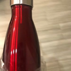 S’well water bottle 17oz new in box red